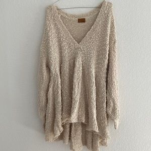 FLOWY KNIT VNECK SWEATER